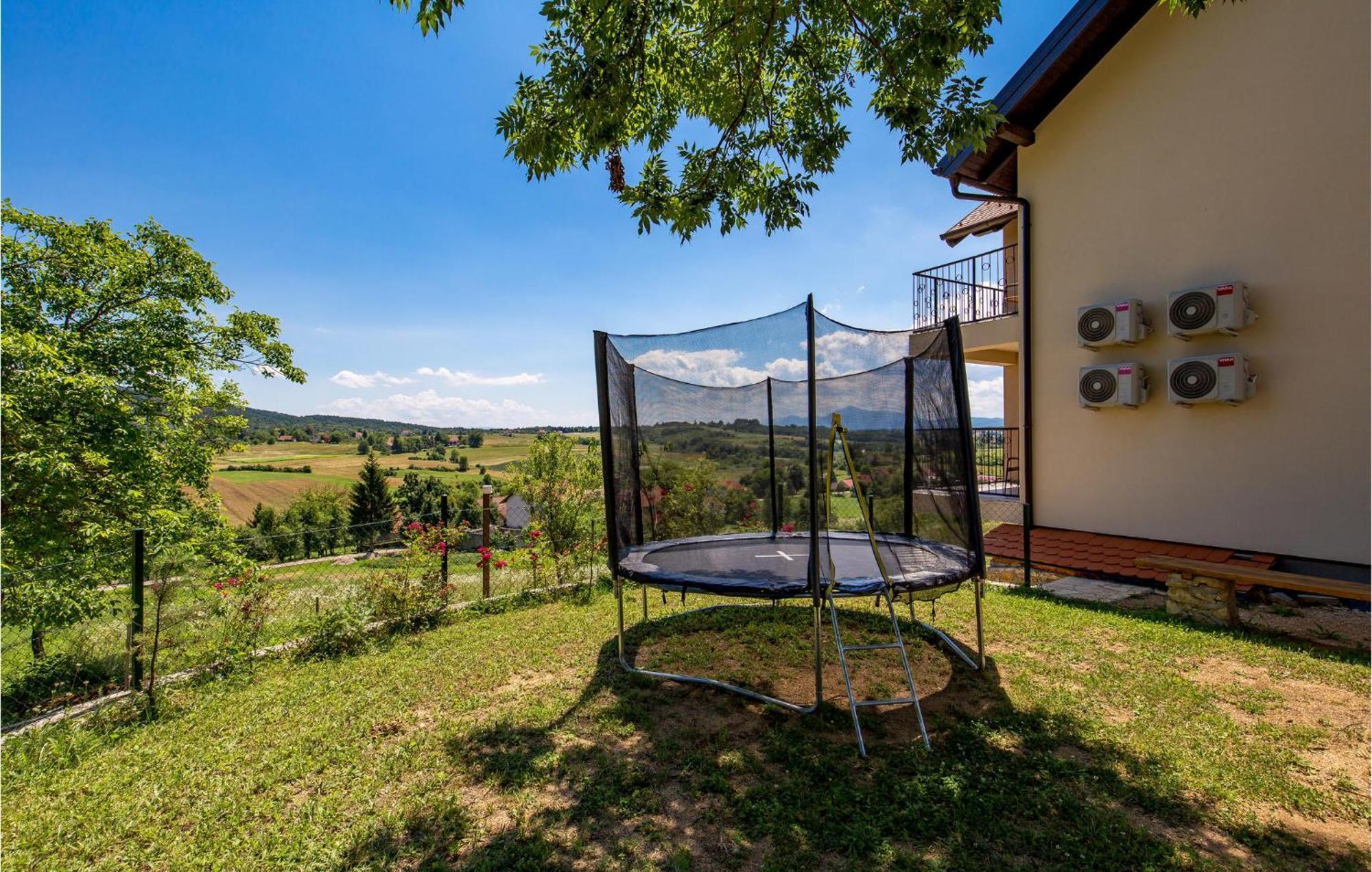 1 Bedroom Beautiful Apartment In Rakovica Exterior foto